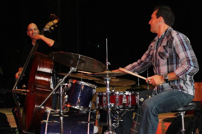 Keith Hall (drums) and Phil Palombi (bass) exchange a glance while jamming. 