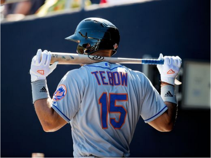 Tebow+warms+up+his+swing+before+stepping+into+the+batters+box+against+2016+Cy+Young++winner+Rick+Porcello