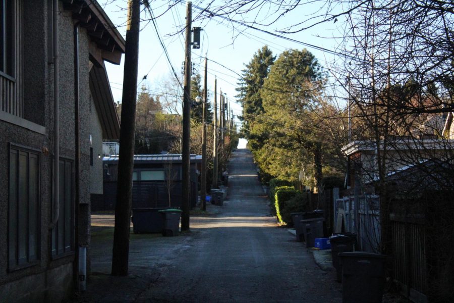 On the way to the airport, a quiet ally way leads up and over the hill. When I show Maggie my pictures on the plane, she says that this reminds her most of her home in China. This reminds me of back home, it is very green and beautiful.