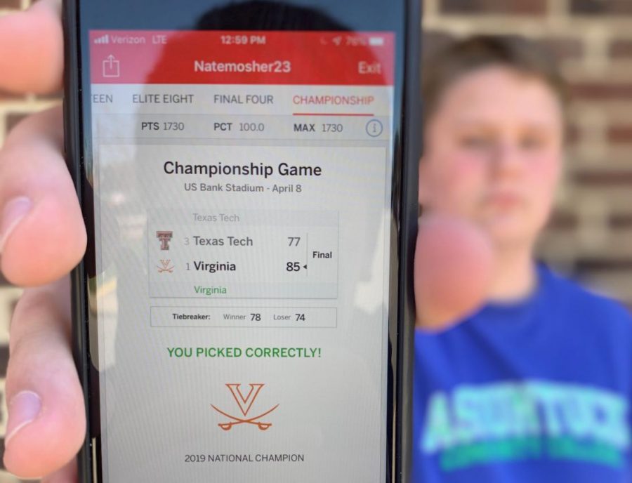 Mosher+displaying+his+bracket+on+the+ESPN+Tournament+Challenge+app.+He+placed+in+the+100th+percentile%2C+correctly+picked+the+championship+outcome+and+placed+86th+overall+out+of+the+17.2+million+entries.