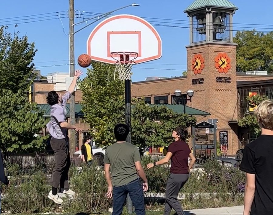 
The Crabtree forum plays basketball on Communitys back lawn during forum day.