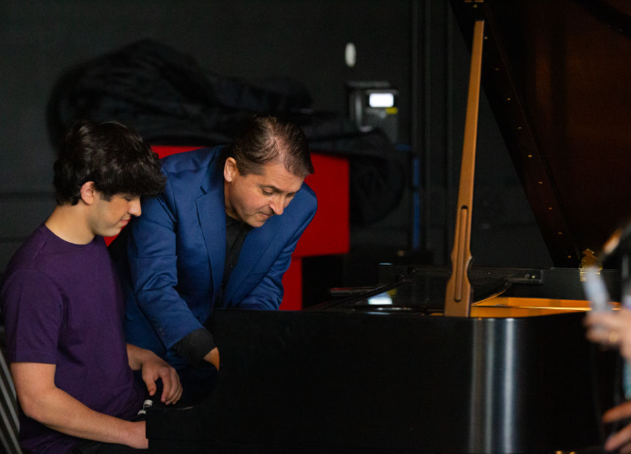 Pianist Tamir Hendelman shows Mateo Palomares piano licks for “Summertime”. The song was by Cameron Paine, Desmond Lorenz, Violet Collier, and Mateo Palomares. 
