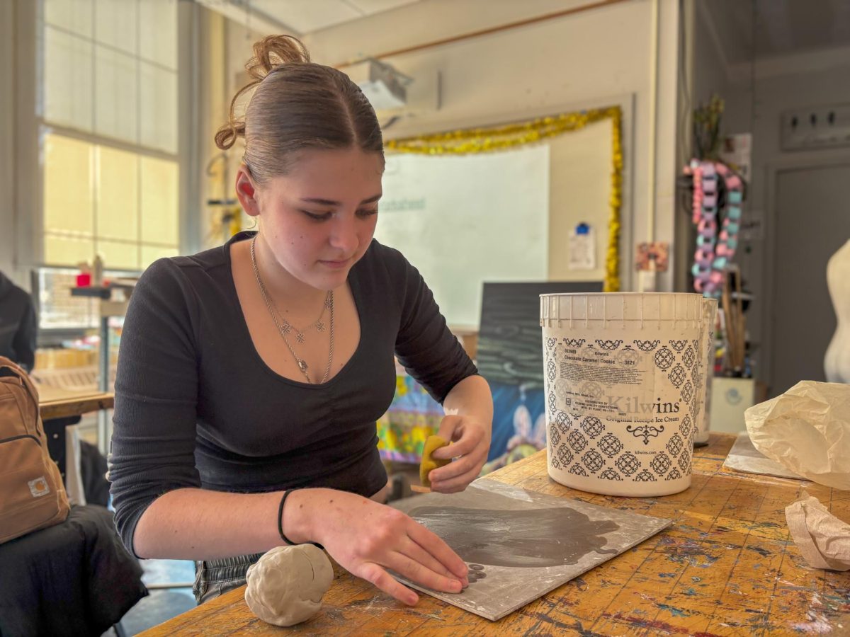 Rosie Matish washes her pottery bat with a sponge during her ceramics block. The class was learning how to wedge clay, and Matish had to make sure the bat she was working on stayed clean so that the dry clay wouldn't mix with her wet clay. "Wedging was difficult because my clay was really hard and kept cracking," Matish said. "But I still think that working with clay was therapeutic and a nice sensory experience."