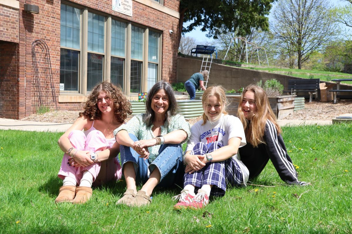 These girls know how to dress...and aren't afraid of group photos. 
