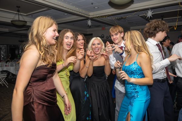Eloise MacDougald, Lucia Page Sander, Kinga Jung, Claire Lewis, Elias Kirschenmann and Clara Freeth dance together.