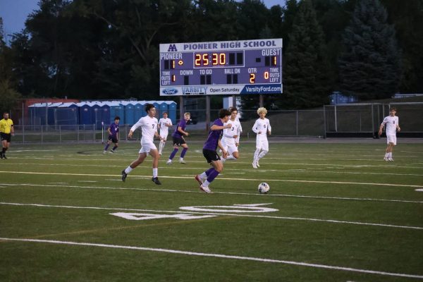 Pioneer's Joshua Silva prepares to pass the ball into space in the 55' minute of the game.