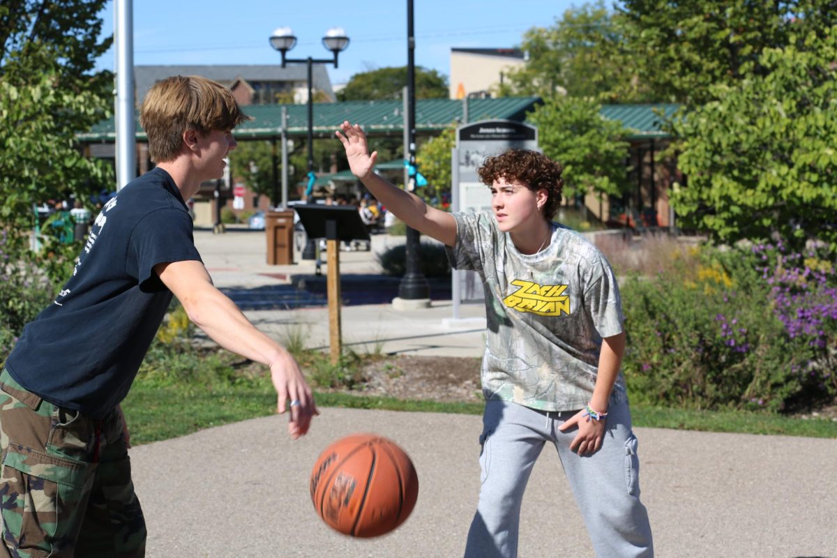 Seniors Sam Magee and Jack Lewis face off during the morning basketball
game. Magee defends as Lewis attempts to take a shot, all part of a growing tradition for the class of 2026. “I was sitting in my friend’s car one morning, and we saw Nina and Tia running around with a basketball,” Magee said.“ We started playing with them, and soon more people came. Now it’s just a normal thing we do every morning.”