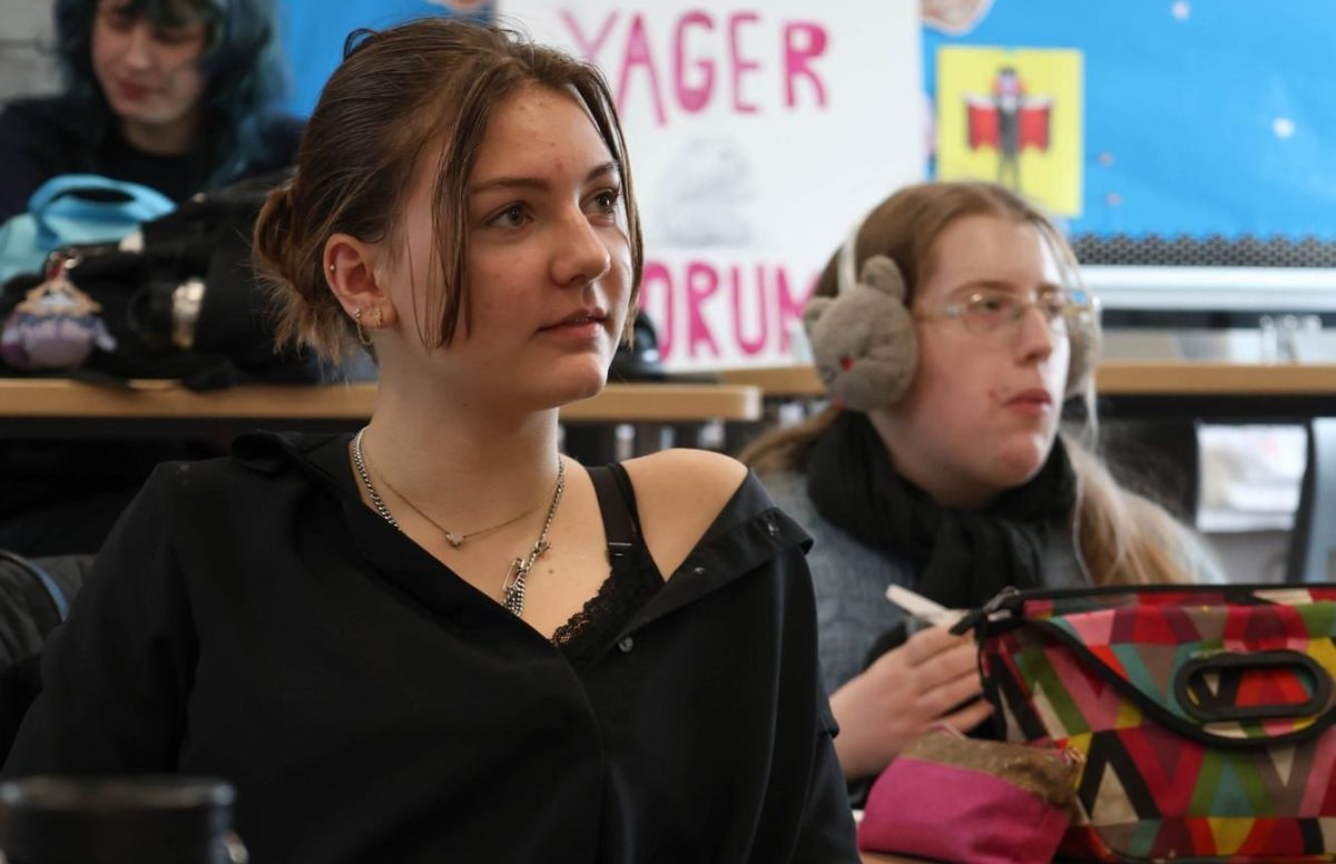 Ani Ledbetter listens to Jamaal May during poetry club.